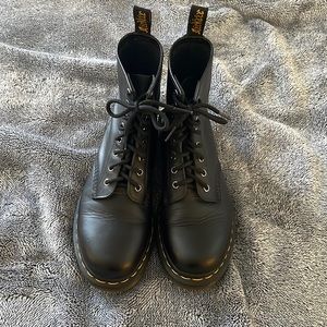 Doc Martens - men’s 1460 lace up leather boot - 8 eye boot
